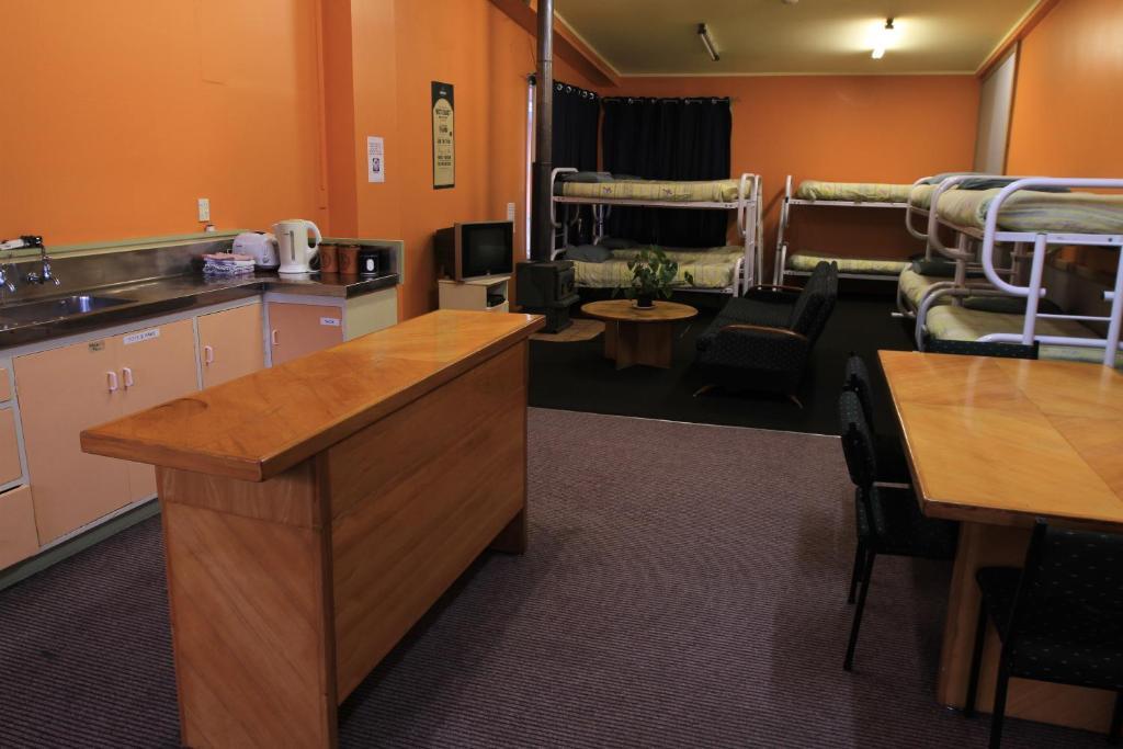 Bazil'S Backpackers Bbh Hostel & Surf School Westport Δωμάτιο φωτογραφία
