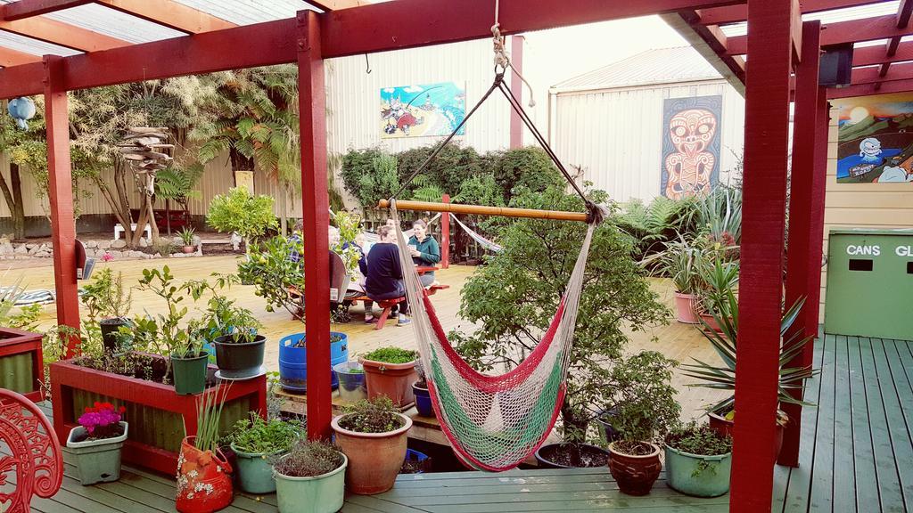 Bazil'S Backpackers Bbh Hostel & Surf School Westport Εξωτερικό φωτογραφία
