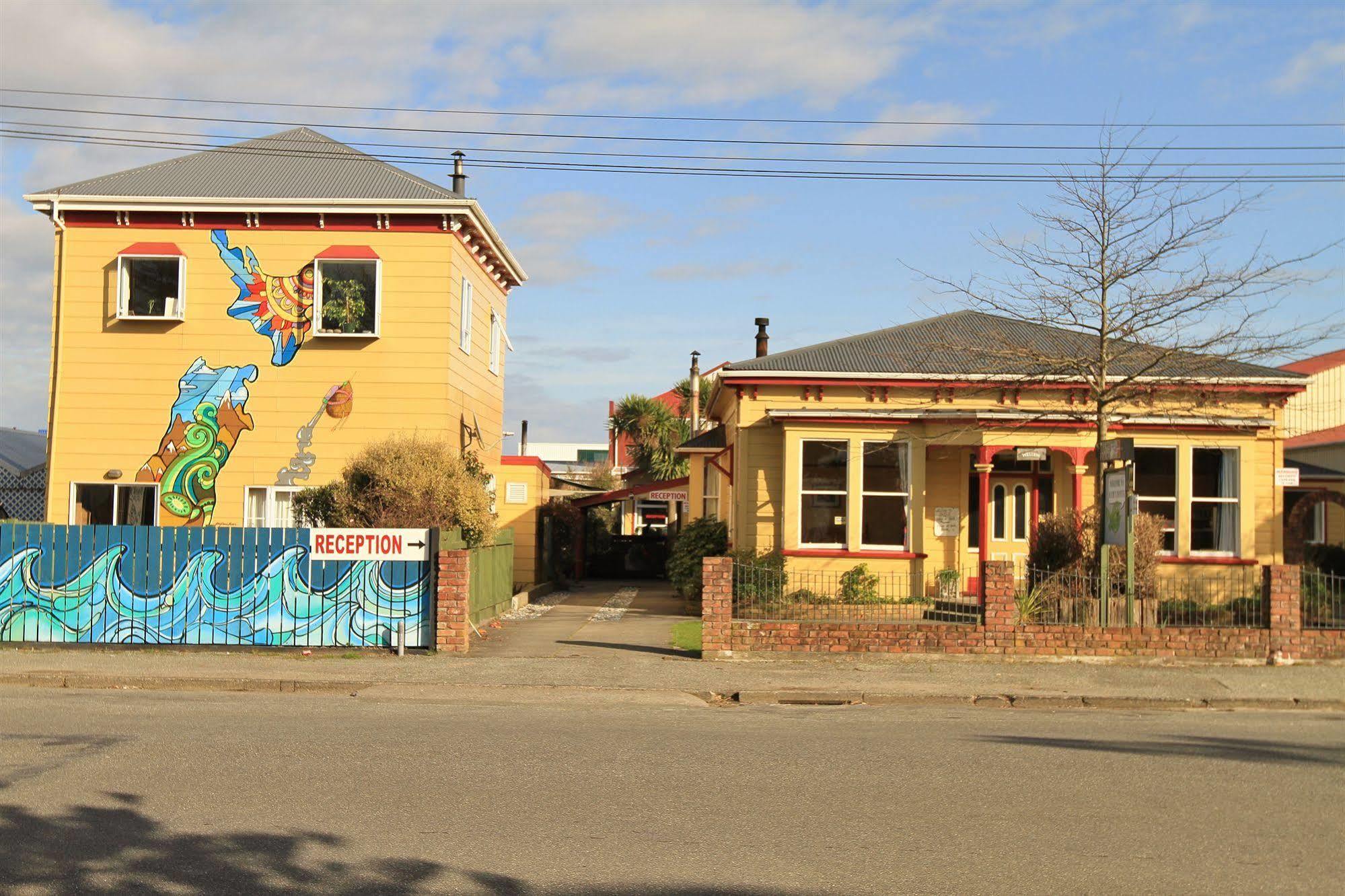 Bazil'S Backpackers Bbh Hostel & Surf School Westport Εξωτερικό φωτογραφία
