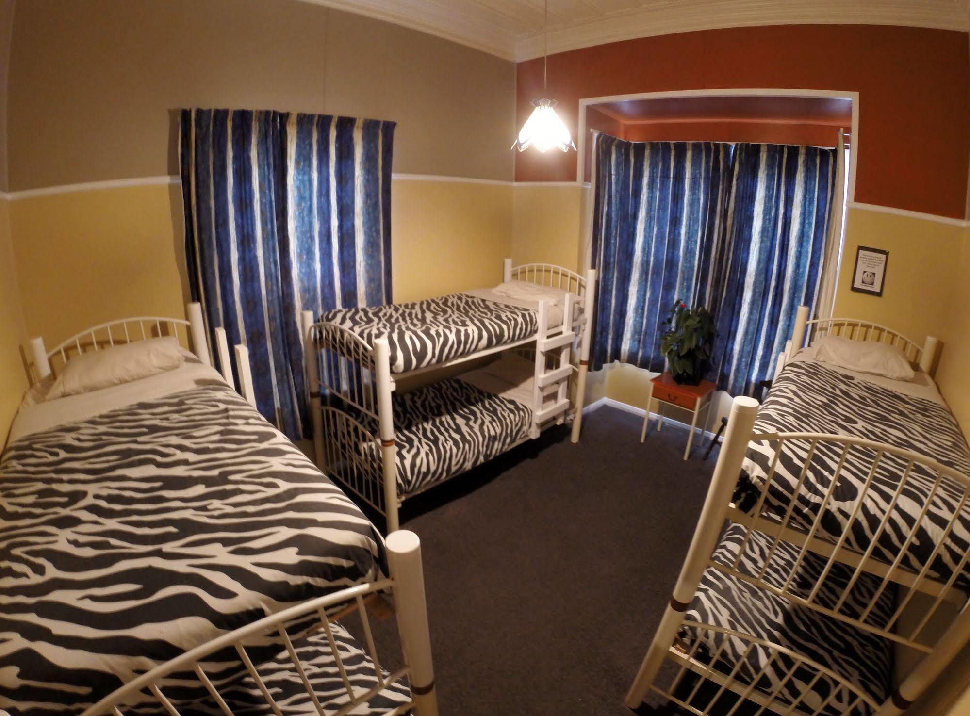 Bazil'S Backpackers Bbh Hostel & Surf School Westport Εξωτερικό φωτογραφία