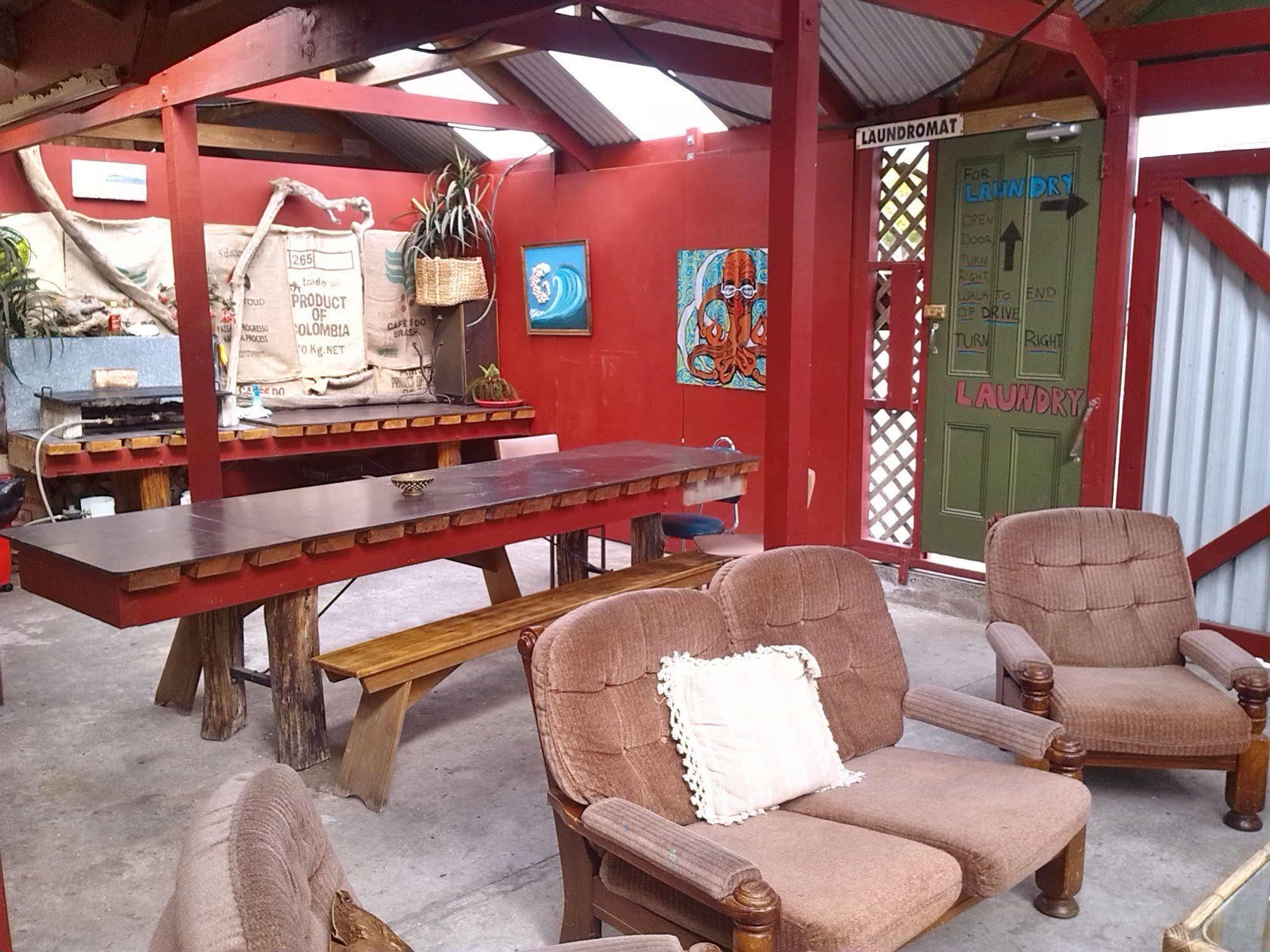 Bazil'S Backpackers Bbh Hostel & Surf School Westport Εξωτερικό φωτογραφία