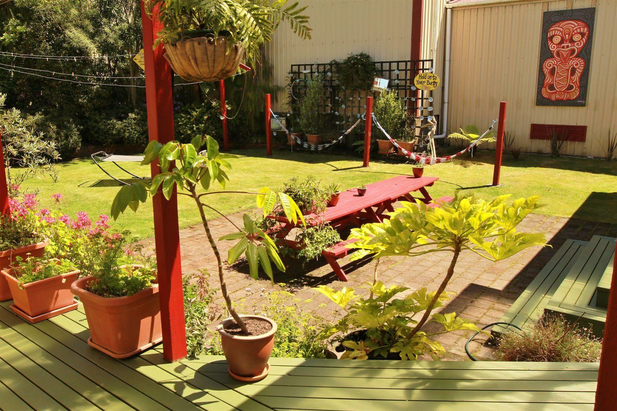 Bazil'S Backpackers Bbh Hostel & Surf School Westport Εξωτερικό φωτογραφία