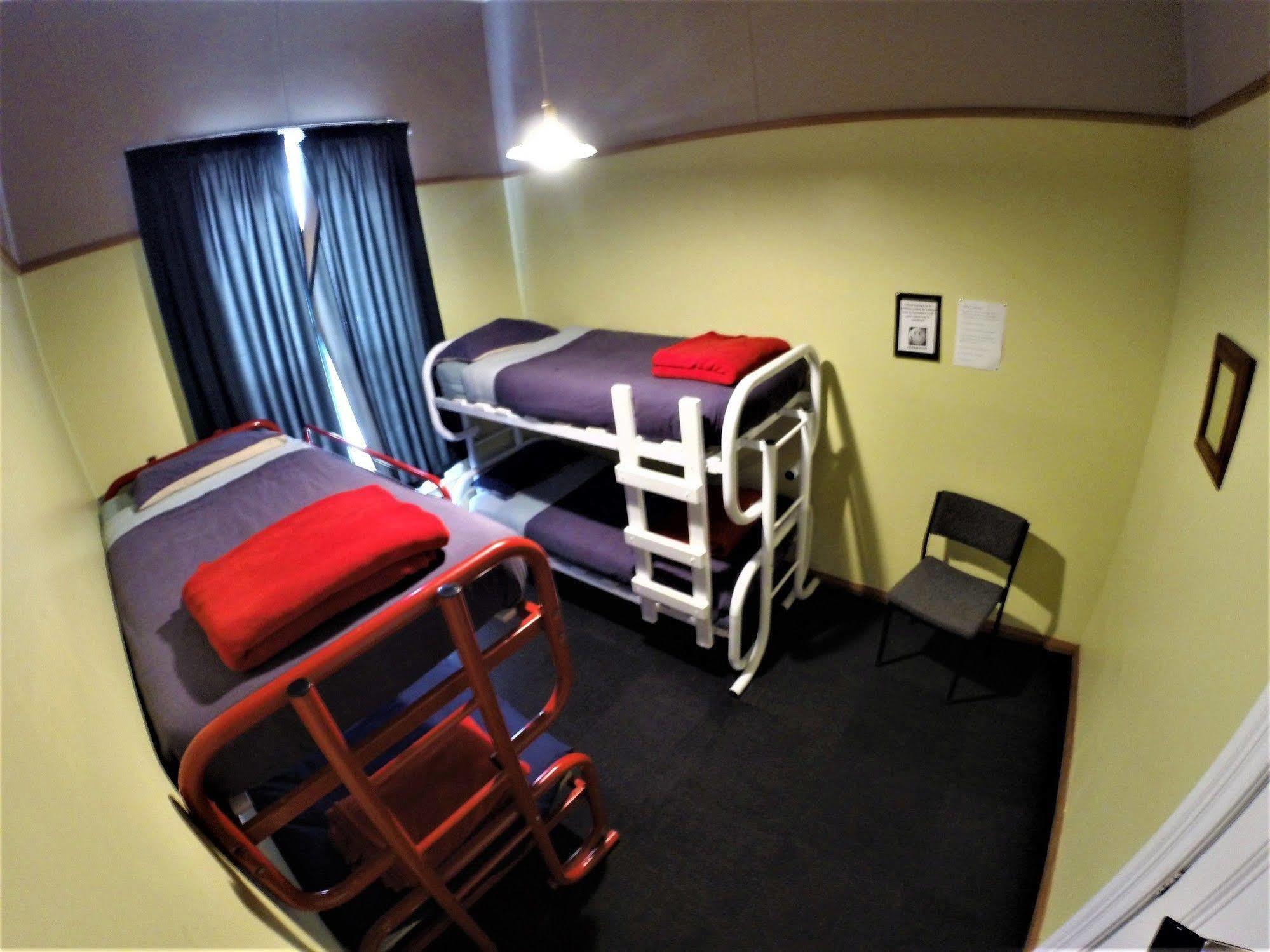 Bazil'S Backpackers Bbh Hostel & Surf School Westport Εξωτερικό φωτογραφία